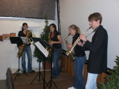 Für den musikalischen Rahmen sorgten vier junge Saxophonisten. KKK - Jubiläumsfest 44 Jahre - Aktivitäten - Sonstige