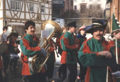 1986 - Musikkapelle beim Umzug KKK - 44 Jahre - ein Rückblick in Bildern - Der Verein - Geschichte