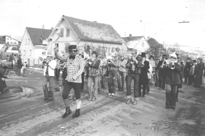 1978 - Die Musikkapelle beim Umzug KKK - 44 Jahre - ein Rückblick in Bildern - Der Verein - Geschichte