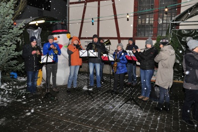  KKK - Besinnlicher Weihnachtsmarkt ist neue Königheimer Tradition - Aktivitäten - Weihnachtsmarkt